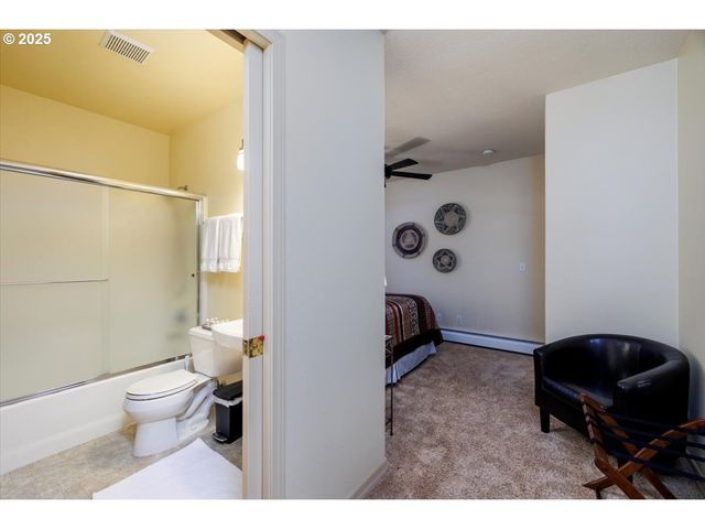 7006 S VIRGINIA Ave, Portland, OR 97219