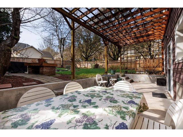 7006 S VIRGINIA Ave, Portland, OR 97219