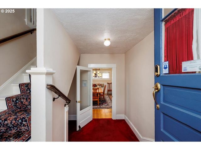 7006 S VIRGINIA Ave, Portland, OR 97219