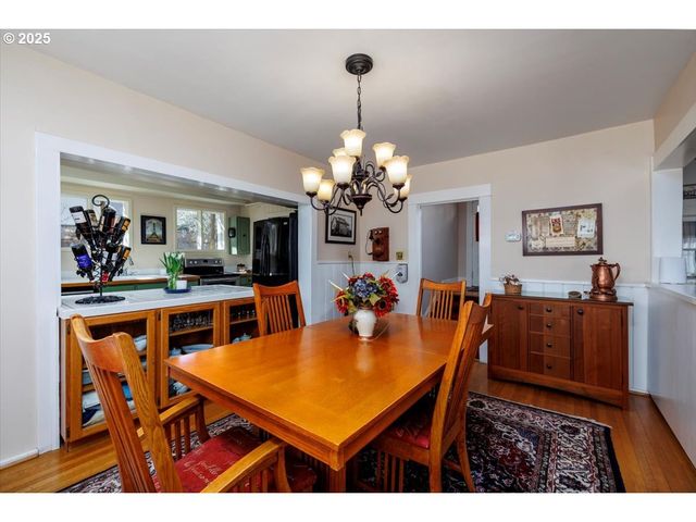 7006 S VIRGINIA Ave, Portland, OR 97219