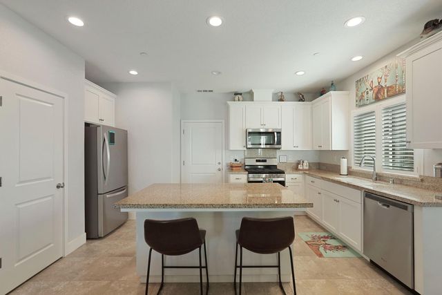 13929 E Orchard View Ct, Lockeford, CA 95237