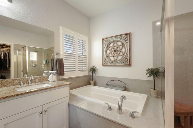 13929 E Orchard View Ct, Lockeford, CA 95237