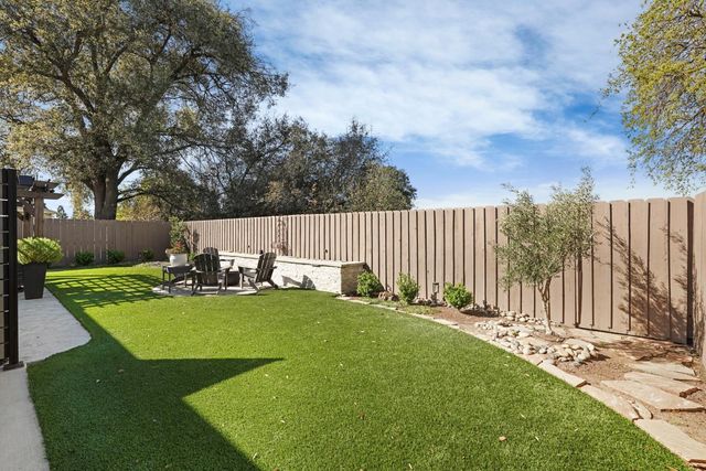 13929 E Orchard View Ct, Lockeford, CA 95237