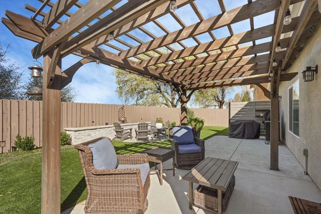 13929 E Orchard View Ct, Lockeford, CA 95237