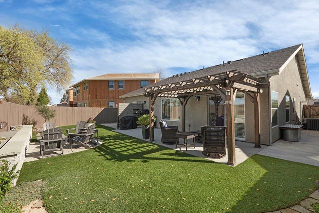 13929 E Orchard View Ct, Lockeford, CA 95237