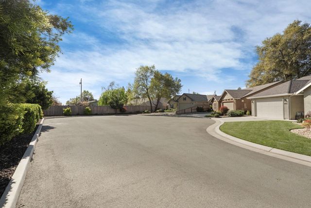 13929 E Orchard View Ct, Lockeford, CA 95237