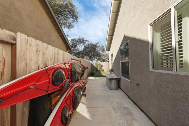 13929 E Orchard View Ct, Lockeford, CA 95237