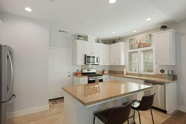 13929 E Orchard View Ct, Lockeford, CA 95237