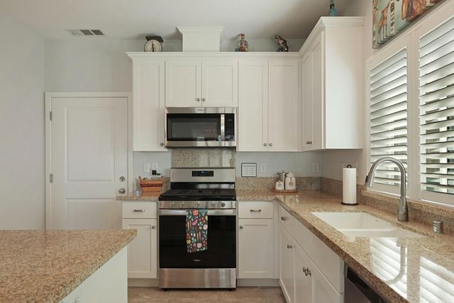 13929 E Orchard View Ct, Lockeford, CA 95237