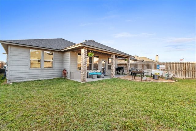 1015 Pasadena St, Portland, TX 78374