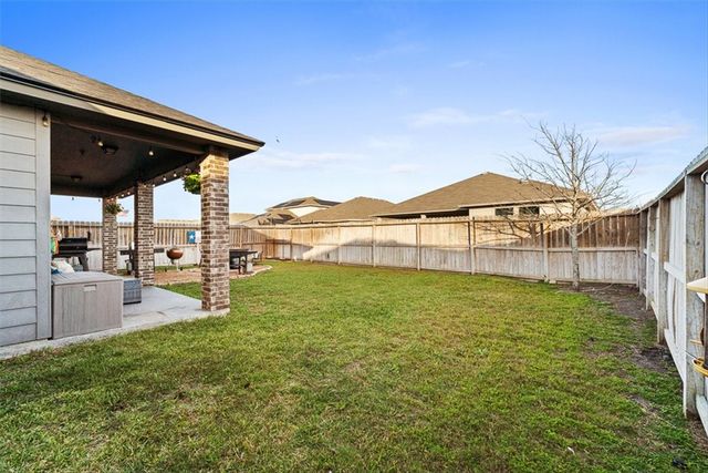 1015 Pasadena St, Portland, TX 78374