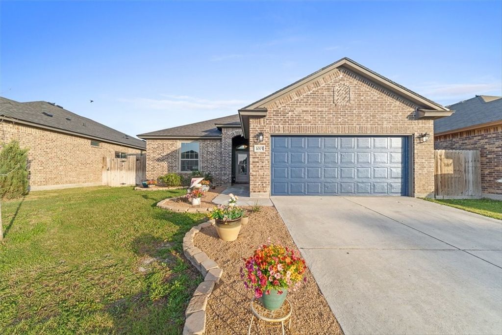 1015 Pasadena St, Portland, TX 78374