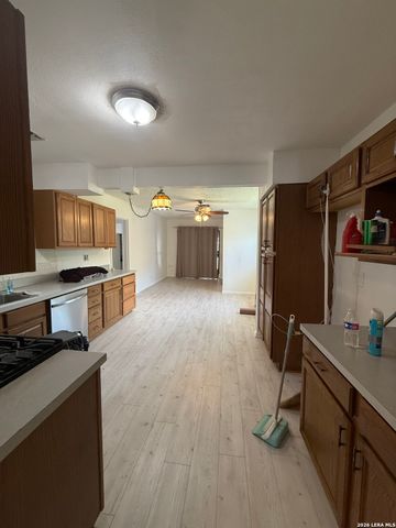215 SUBLETT DR, San Antonio, TX 78223
