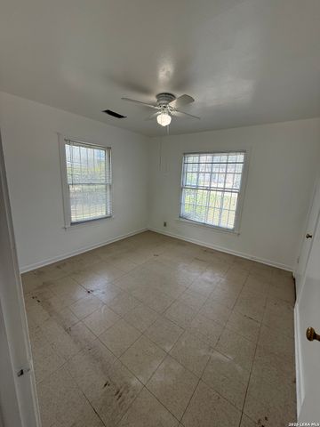 215 SUBLETT DR, San Antonio, TX 78223