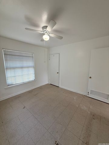215 SUBLETT DR, San Antonio, TX 78223