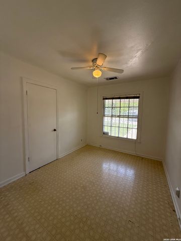 215 SUBLETT DR, San Antonio, TX 78223