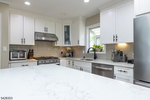33 Marudy Dr, Clinton Town, NJ 08809