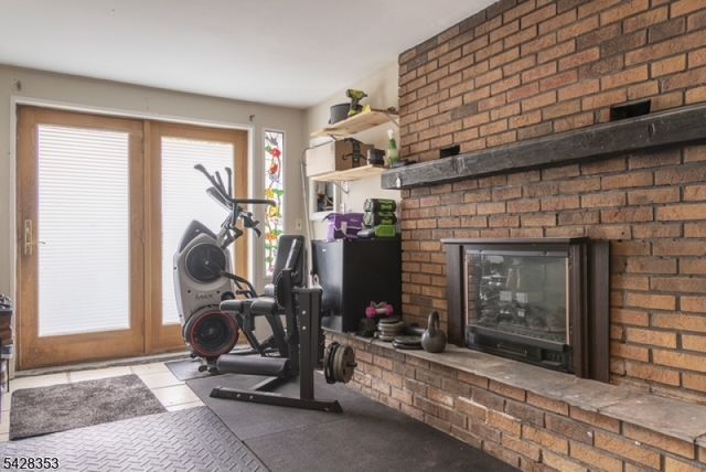 33 Marudy Dr, Clinton Town, NJ 08809