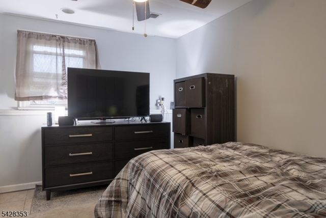 33 Marudy Dr, Clinton Town, NJ 08809