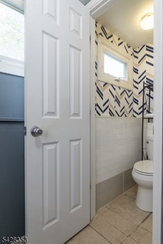 33 Marudy Dr, Clinton Town, NJ 08809