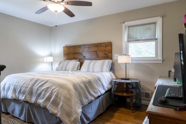 33 Marudy Dr, Clinton Town, NJ 08809