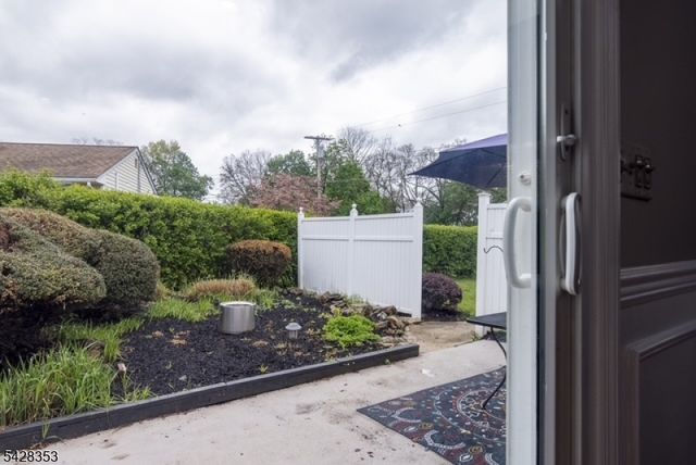 33 Marudy Dr, Clinton Town, NJ 08809