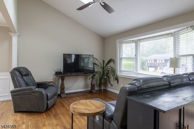 33 Marudy Dr, Clinton Town, NJ 08809