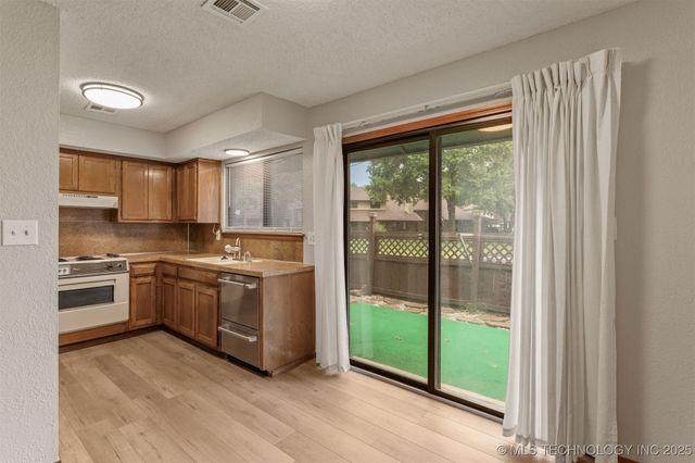 11018 E 13th Street S 47 D, Tulsa, OK 74128