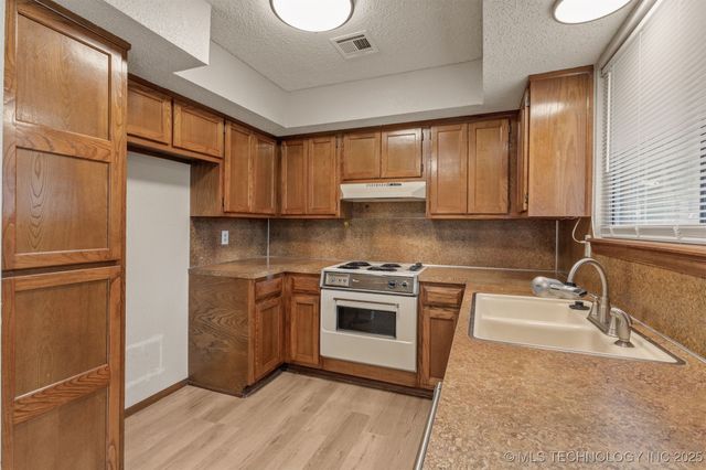 11018 E 13th Street S 47 D, Tulsa, OK 74128