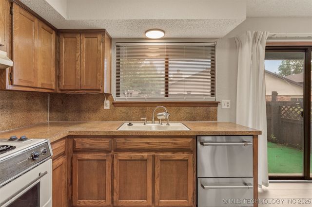 11018 E 13th Street S 47 D, Tulsa, OK 74128