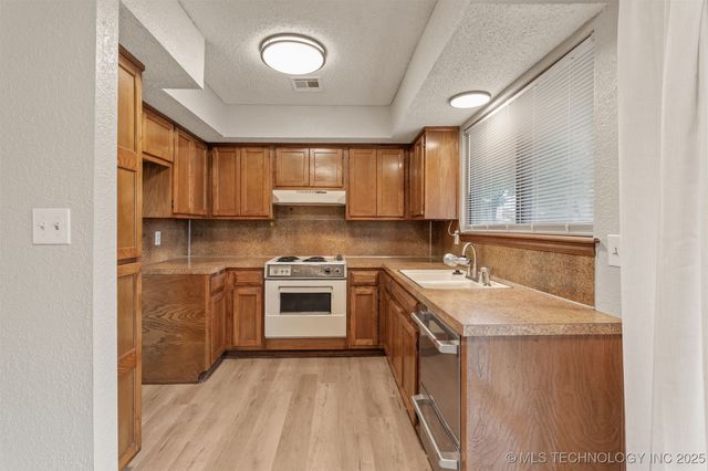 11018 E 13th Street S 47 D, Tulsa, OK 74128