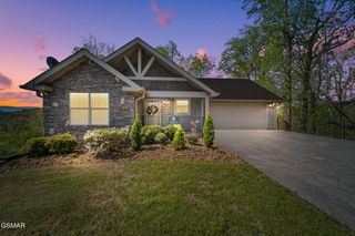 405 Maggie Mack Lane, Sevierville, TN 37862