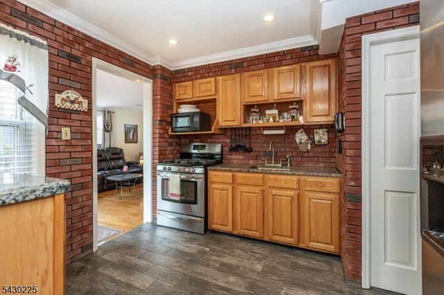 136 Sunset Ave, North Arlington Boro, NJ 07031