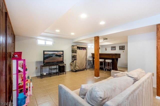 136 Sunset Ave, North Arlington Boro, NJ 07031