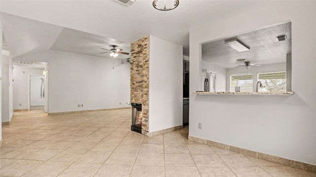 718 Fairfield Avenue, La Porte, TX 77571