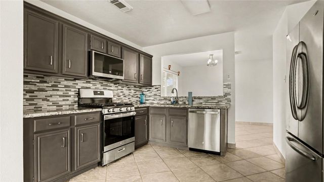 718 Fairfield Avenue, La Porte, TX 77571