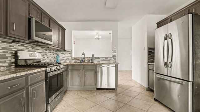 718 Fairfield Avenue, La Porte, TX 77571