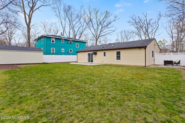 11 Shevchenko Avenue, Cream Ridge, NJ 08514