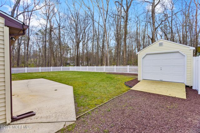 11 Shevchenko Avenue, Cream Ridge, NJ 08514