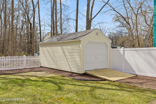 11 Shevchenko Avenue, Cream Ridge, NJ 08514