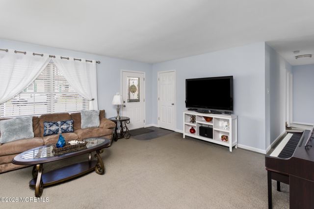 11 Shevchenko Avenue, Cream Ridge, NJ 08514