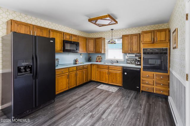 11 Shevchenko Avenue, Cream Ridge, NJ 08514
