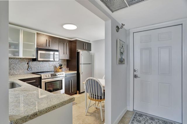 4 Royal Palm Way 6020, Boca Raton, FL 33432