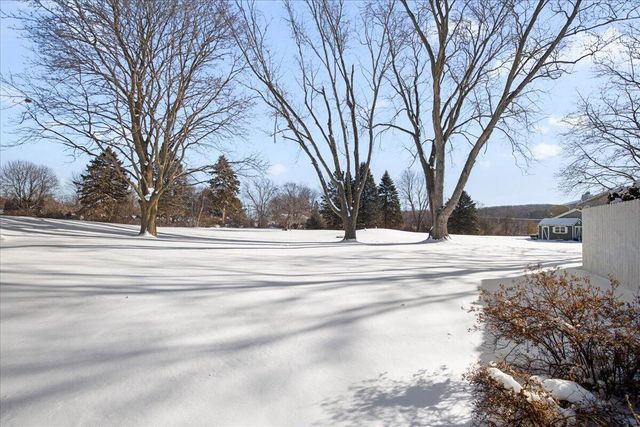 N48W26400 Bayberry COURT, Pewaukee, WI 53072