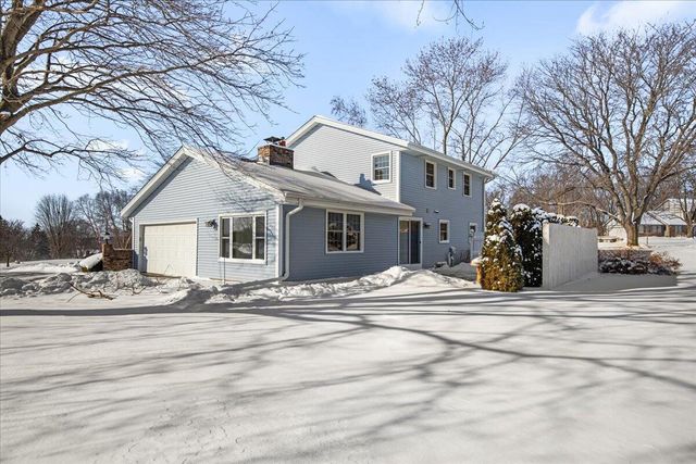 N48W26400 Bayberry COURT, Pewaukee, WI 53072