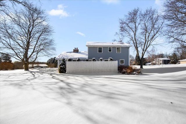 N48W26400 Bayberry COURT, Pewaukee, WI 53072