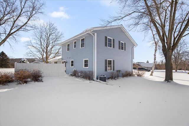 N48W26400 Bayberry COURT, Pewaukee, WI 53072