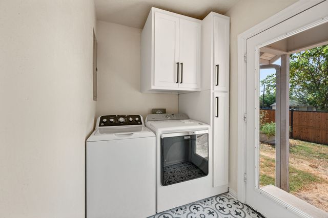 607 N Church Street, Pilot Point, TX 76258