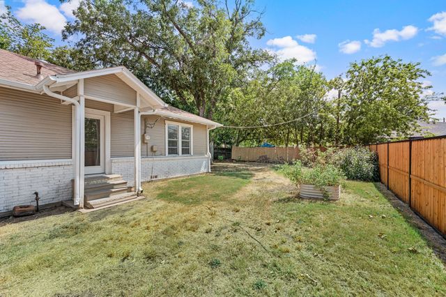 607 N Church Street, Pilot Point, TX 76258