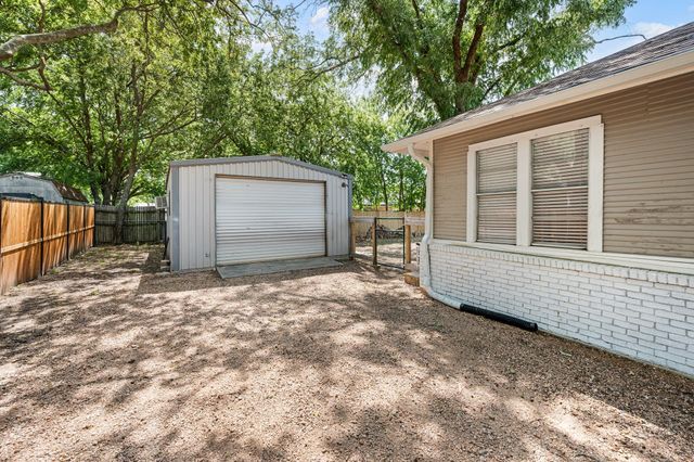607 N Church Street, Pilot Point, TX 76258